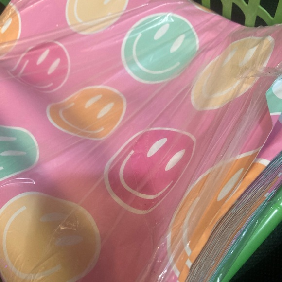 Poly Mailers happy faces 19” X 14.5” (10) - Picture 2 of 4